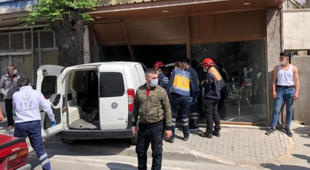İzmir’de araç berber dükkanına daldı, faciadan dönüldü: 2 yaralı