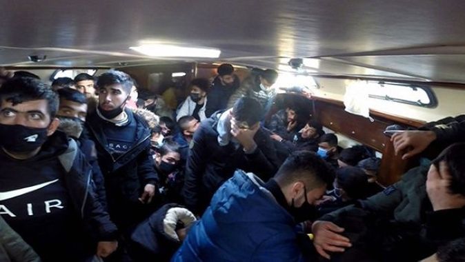 İzmir&#039;de Türk kara sularına itilen 117 sığınmacı kurtarıldı