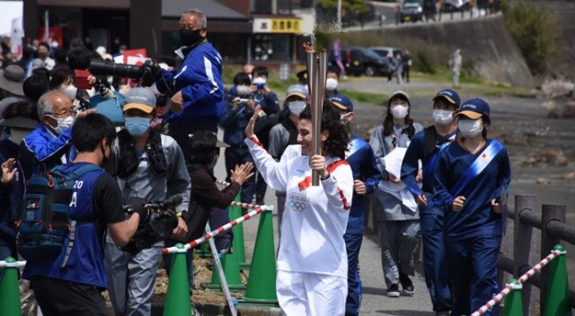 Japonya&#039;da Türk kızı Durna olimpiyat meşalesini taşıdı