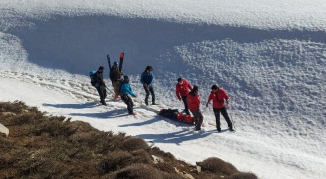 Kayak yaparken bacağı kırılan doktor 6 saatte kurtarıldı