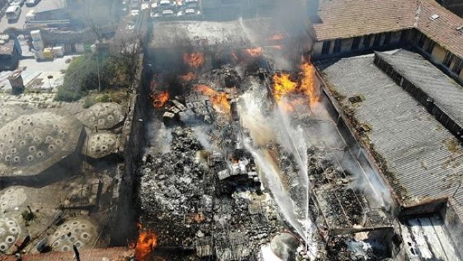 Kumkapı&#039;da İstanbul Emniyet Müdürlüğü&#039;ne ait depoda yangın