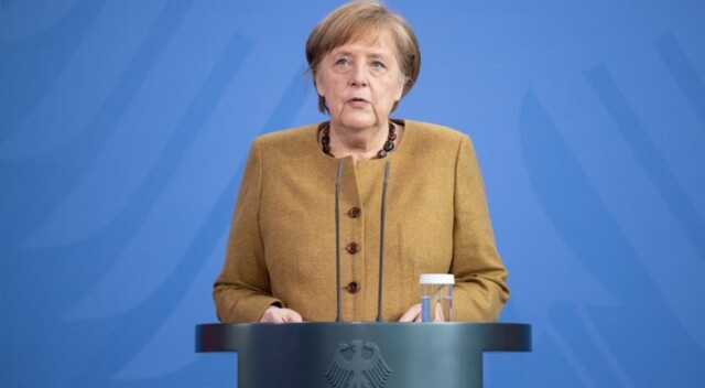 Merkel, birçok ülkenin kullanımını durdurduğu AstraZeneca aşısı oldu