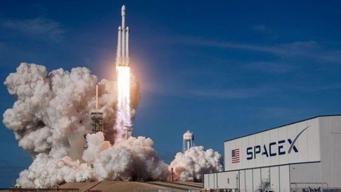 NASA, SpaceX roketi ile 4 astronotu uzaya fırlattı
