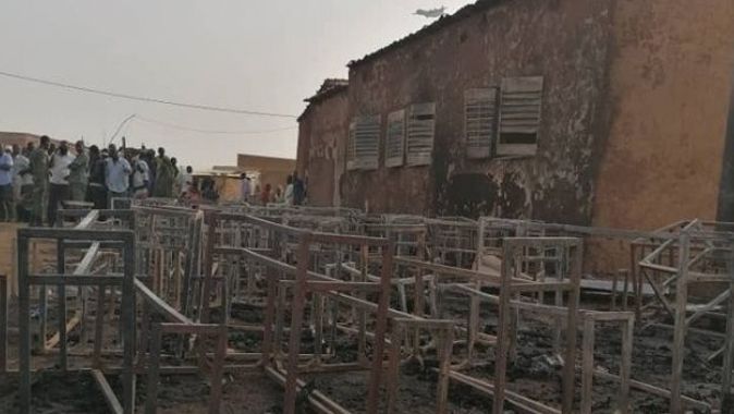 Nijer&#039;de okulda çıkan yangında 20 çocuk öldü