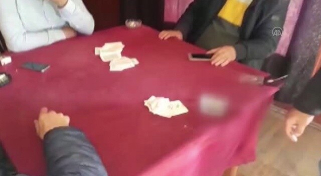 Osmaniye&#039;de kumar oynayan ve Kovid-19 tedbirlerini ihlal eden 5 kişiye para cezası verildi