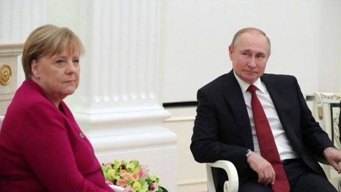 Putin ile Merkel, Donbass’ı görüştü