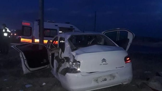 Tır ile otomobil çarpıştı: 3 ölü, 2 yaralı