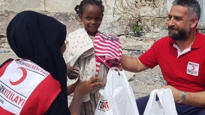 Türk Kızılay&#039;dan Somali&#039;ye 700 gıda paketi yardımı