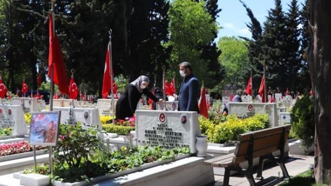 ​Edirnekapı Şehitliği&#039;nde hüzünlü bayram ziyareti