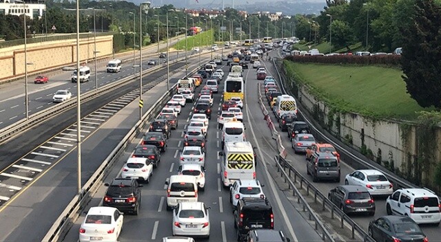 Tam kapanma sona erdi: İstanbul’da trafik başladı