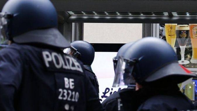 Alman polisinden skandal saldırı