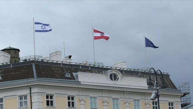 Avusturya devlet binasında İsrail bayrağı!