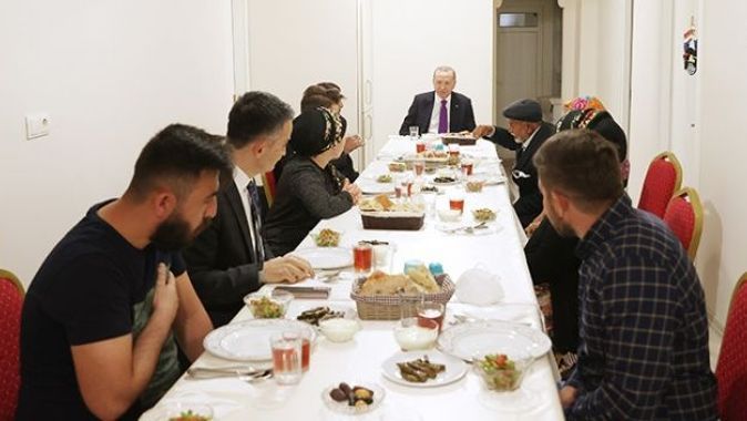 Erdoğan, hayvancılıkla uğraşan bir aileye iftarda konuk oldu