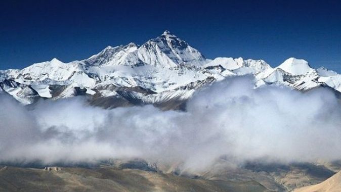 Everest Dağı tırmanışı yasaklandı