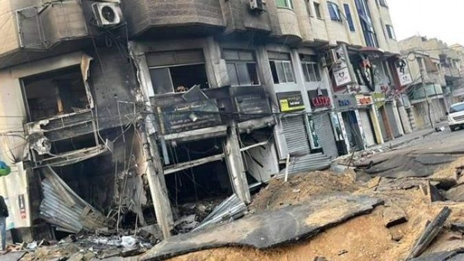Gazze’de 2 doktor saldırıların hedefi oldu