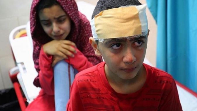Gazze&#039;de saatte üç çocuk yaralanıyor