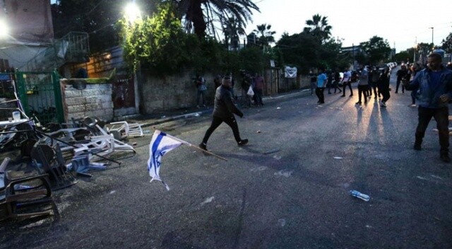 İşgalci İsrail ateşkes dinlemiyor: Şeyh Cerrah Mahallesi&#039;ne saldırı