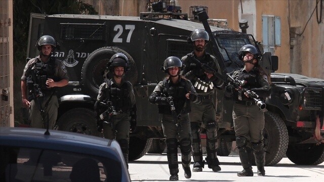 İşgalci İsrail güçleri, Batı Şeria&#039;da 23 Filistinliyi gözaltına aldı