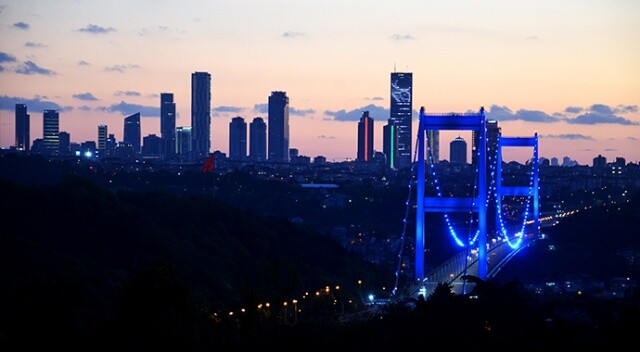İstanbul&#039;da köprüler &quot;Engelliler Haftası&quot; için mavi oldu