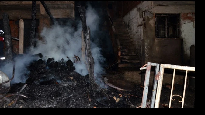 Kastamonu&#039;da yıldırım düştü: 6 ev alevlere teslim oldu