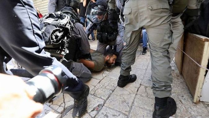 Katil İsrail polisinden Filistinlilere müdahale