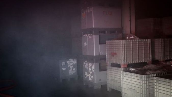 Kauçuk fabrikası alev alev yandı: 6 işçi  hastaneye kaldırıldı