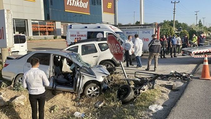 Kırşehir&#039;de 3 araç çarpıştı, ölü ve yaralılar var