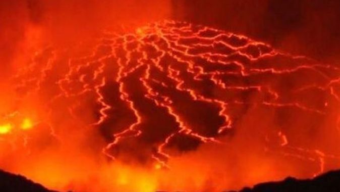 Kongo&#039;da acil durum! Nyiragongo yanardağı patladı