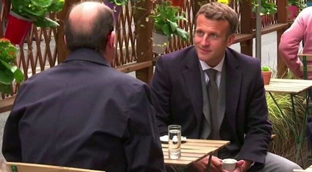 Macron, Paris&#039;te kafede görüntülendi