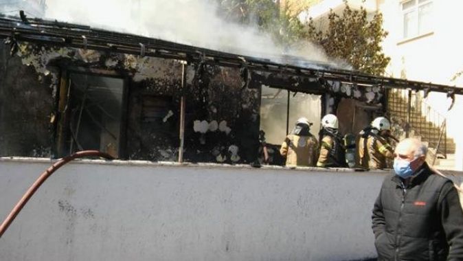Maltepe&#039;de korkutan yangın! Gecekondu alev alev yandı