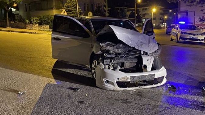 Safranbolu&#039;da otomobiller çarpıştı: 4 yaralı