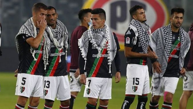 Şilili futbolculardan Filistin&#039;e puşili destek