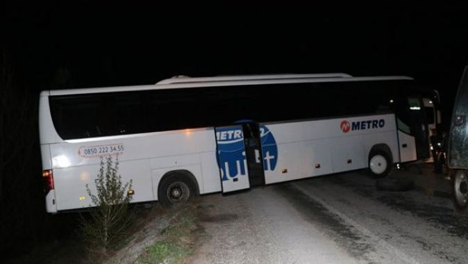 Sivas&#039;ta yolcu otobüsü facianın eşiğiden döndü