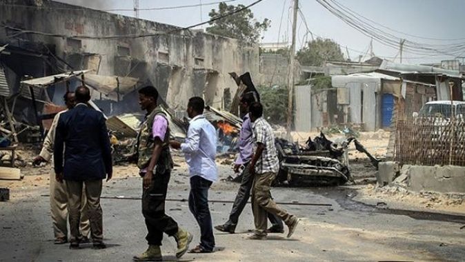 Somali&#039;de karakola intihar saldırısı: Çok sayıda ölü var