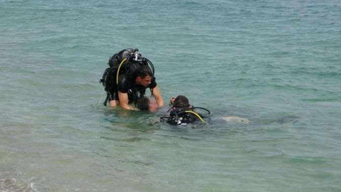 Su altına dalan turist ceset buldu