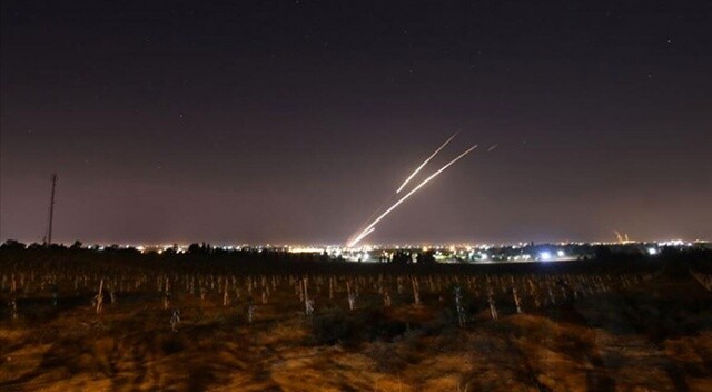 Suriye, İsrail&#039;e 3 roket fırlattı