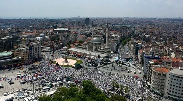 Taksim Camii’nde ilk namaz heyecanı