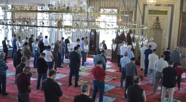 Tam kapanma gölgesinde Ramazan-ı Şerif’in son cuma namazı kılındı