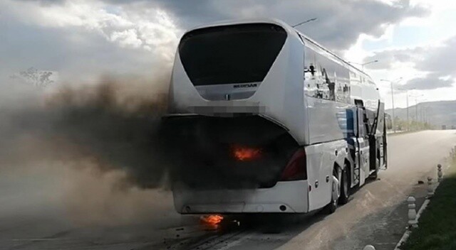 Yolcu otobüsü seyir halindeyken yandı