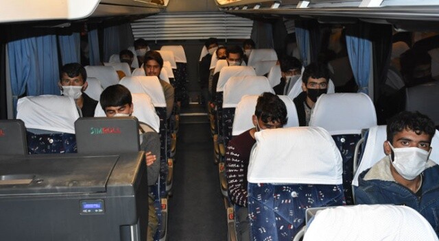 Yolcu otobüsünün içinden 25 kaçak göçmen çıktı