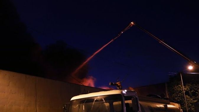 Ankara&#039;da korkutan yangın! Çok sayıda ekip müdahale ediyor