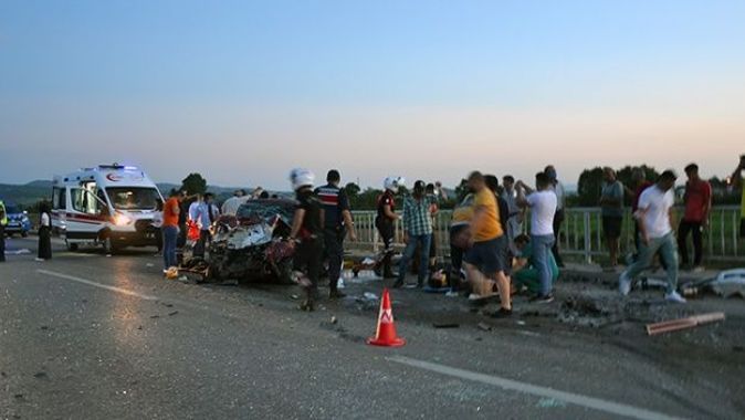 Çanakkale&#039;de feci kaza: Çok sayıda ölü ve yaralı var