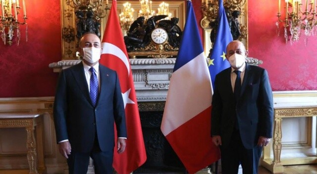 Çavuşoğlu, Fransız mevkidaşı Le Drian ile görüştü
