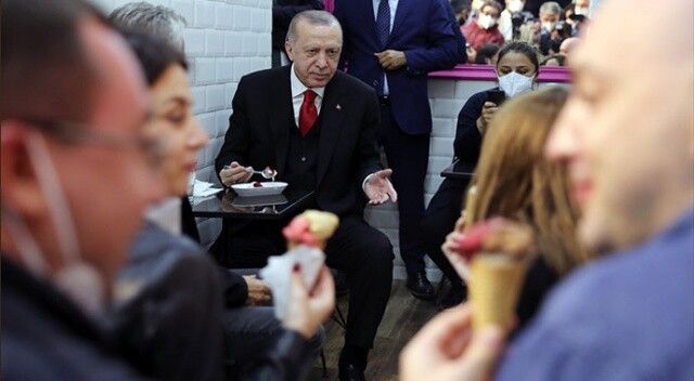 Erdoğan&#039;dan, Beylerbeyi&#039;nde dondurmacıda vatandaşla sohbet