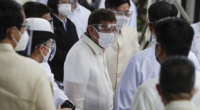 Filipinler Devlet Başkanı Duterte: Aşı olmayanları hapse atarım