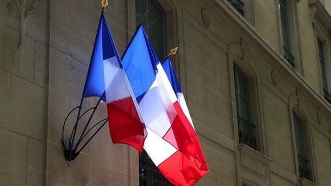 Fransa, devleti dava eden 3 liseliye tazminat ödeyecek