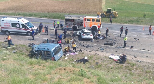 Sivas&#039;ta katliam gibi kaza: 9 kişi hayatını kaybetti