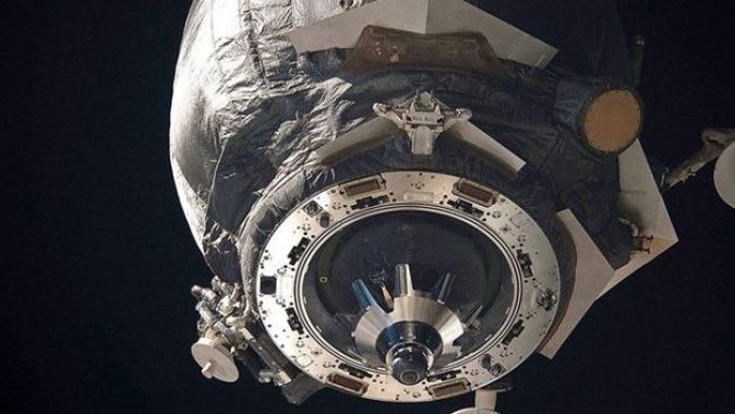 Uzay istasyonunda enkaz tehlikesi: İstasyonda delik açıldı