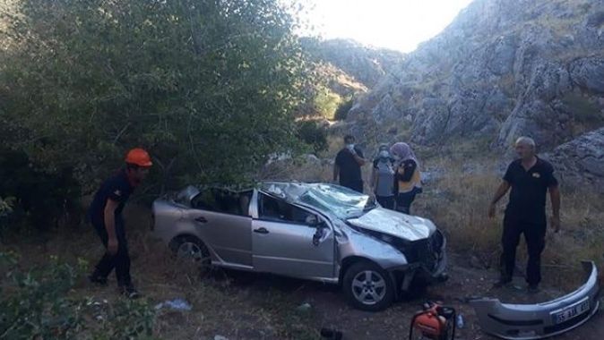 Araba şarampole uçtu: 1 polis öldü, 1 polis yaralandı