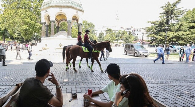 Atlı polisler Sultanahmet Meydanı&#039;nda